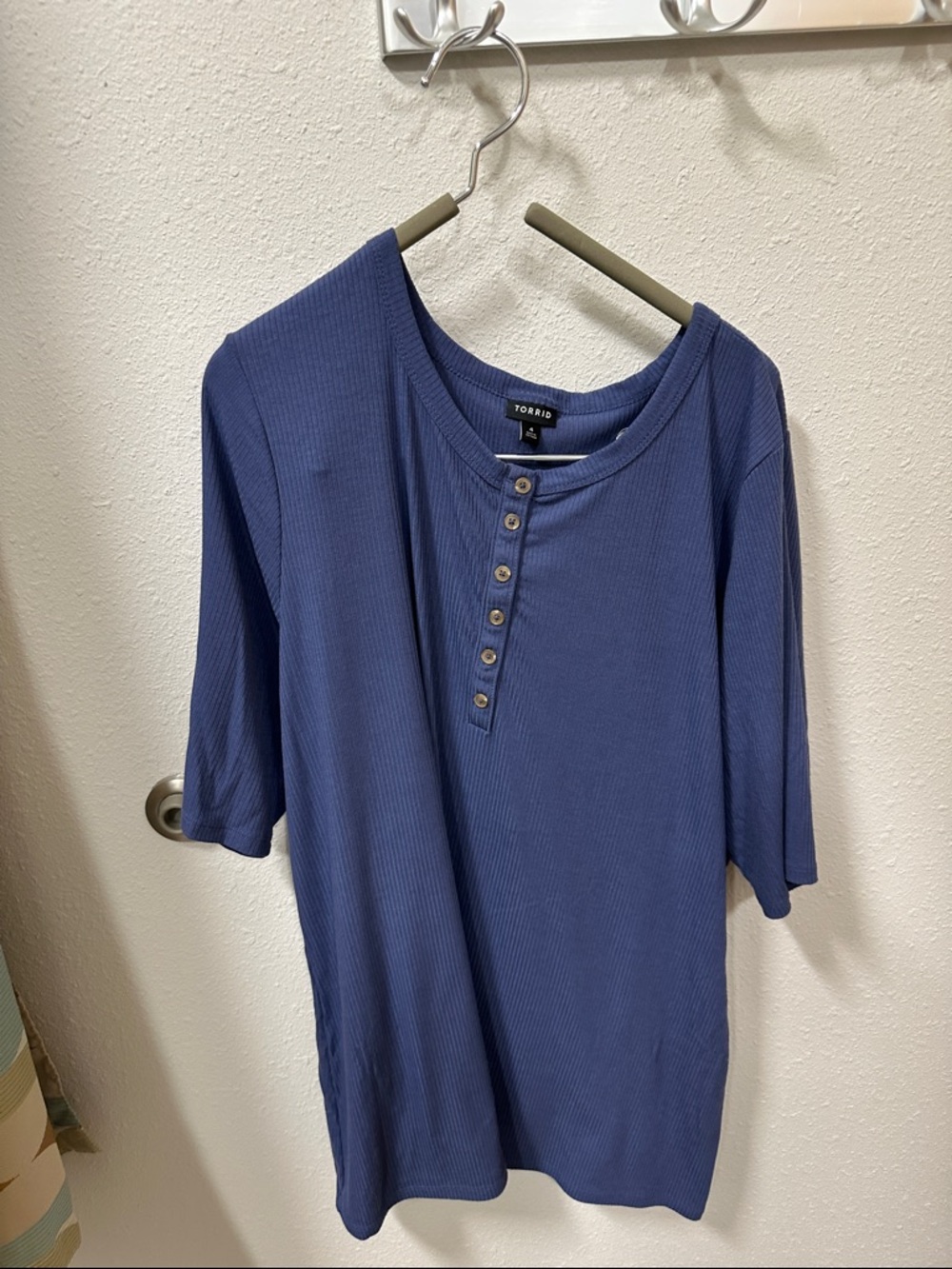 torrid size 4 navy ribbed henley top with button placket